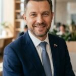 Портрет уверенного бизнесмена в студии для сайта автоломбарда СиСи в Московской области